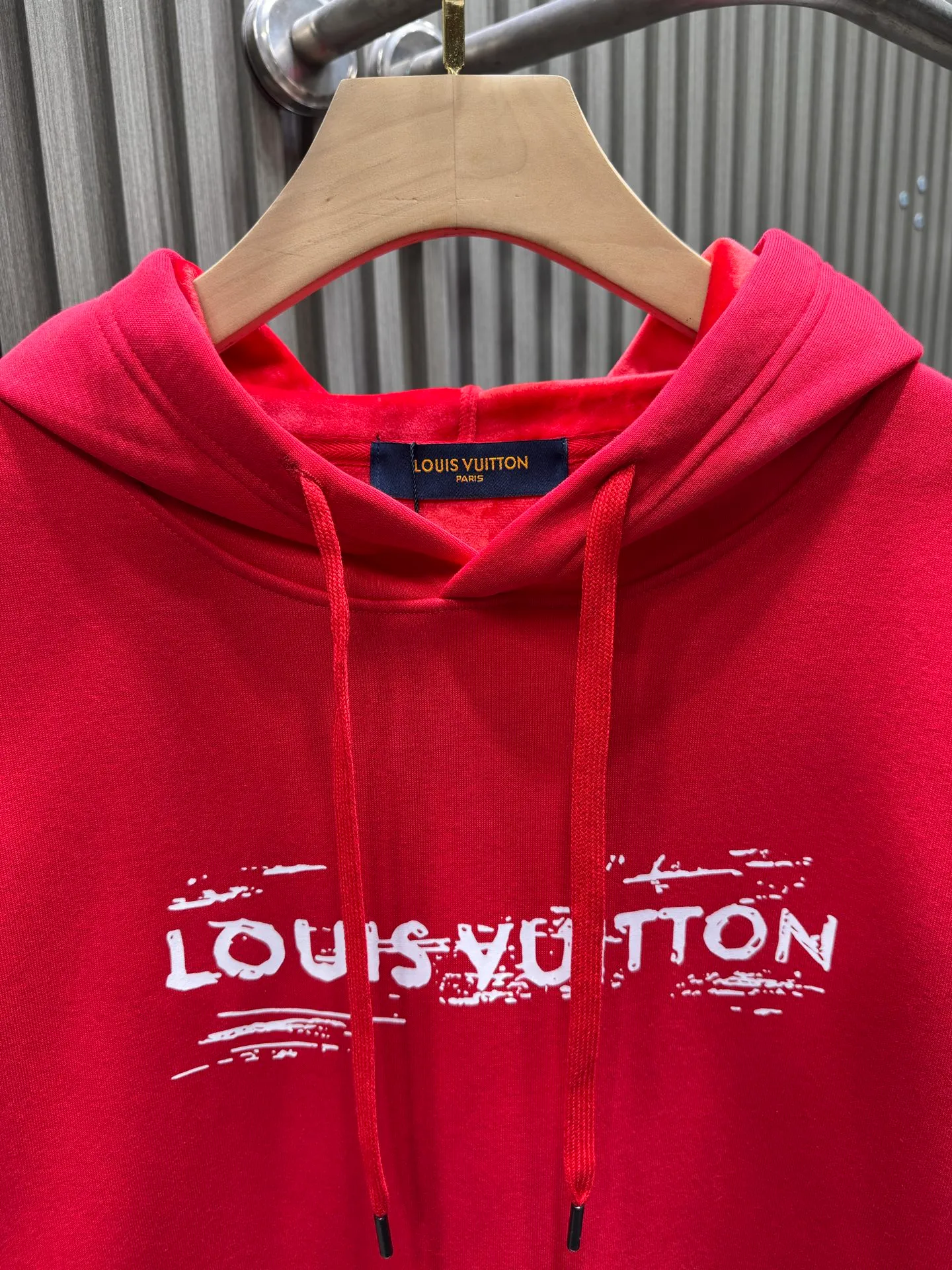 🅿️280 Louis Vuitton 1*v25 new autumn and winter new donkey brand series hooded pullover sweatshirt 400g pure cotton➕silver fox velvet The font of this sweatshirt is designed by the trend designer VERD, which adds a touch of casualness and free style. The classic combination of solid color sweatshirts. The neat corridor shape shows the minimalist style. Many trend stars interpret the upper body. Simple and comfortable street feeling. The stacking of sweatshirts + shirts will never go out of style. The comfort of a classic fit and the soft, lightweight non-brushed fabric make it super comfortable to wear.